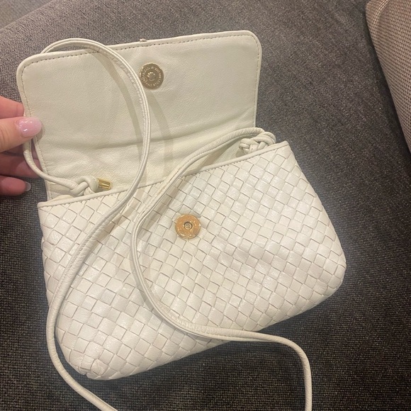 White genuine leather Ashneil crossbody or shoulder bag - Picture 13 of 13